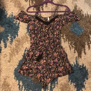 Flowery spring off the shoulder romper